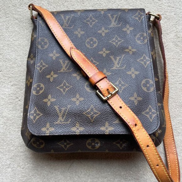 Louis Vuitton - Picture 7 of 13